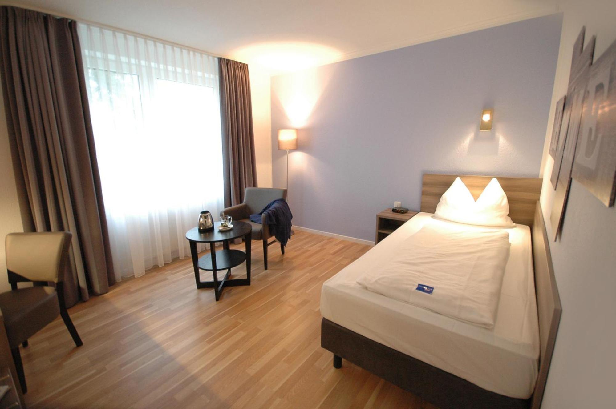 Kempe Komfort Plus Hotel Solingen Exterior photo